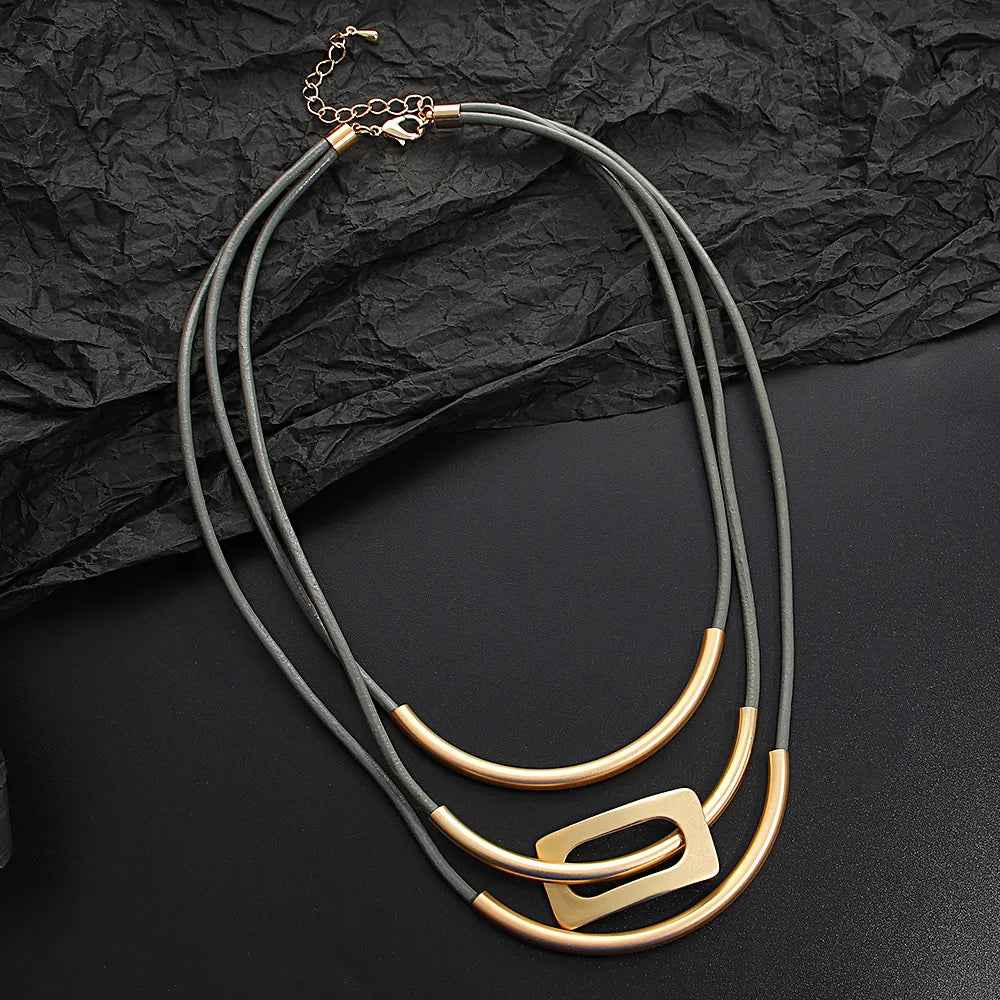 Eluna Necklace Gold