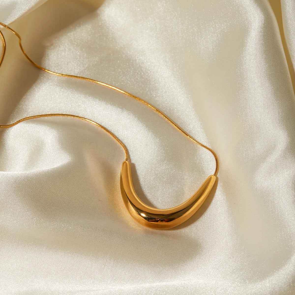 Ursa Necklace - RIYOVA Jewelry