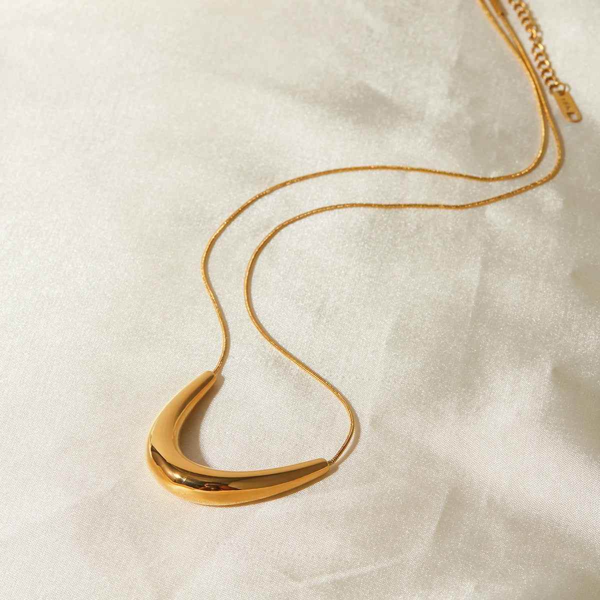 Ursa Necklace - RIYOVA Jewelry