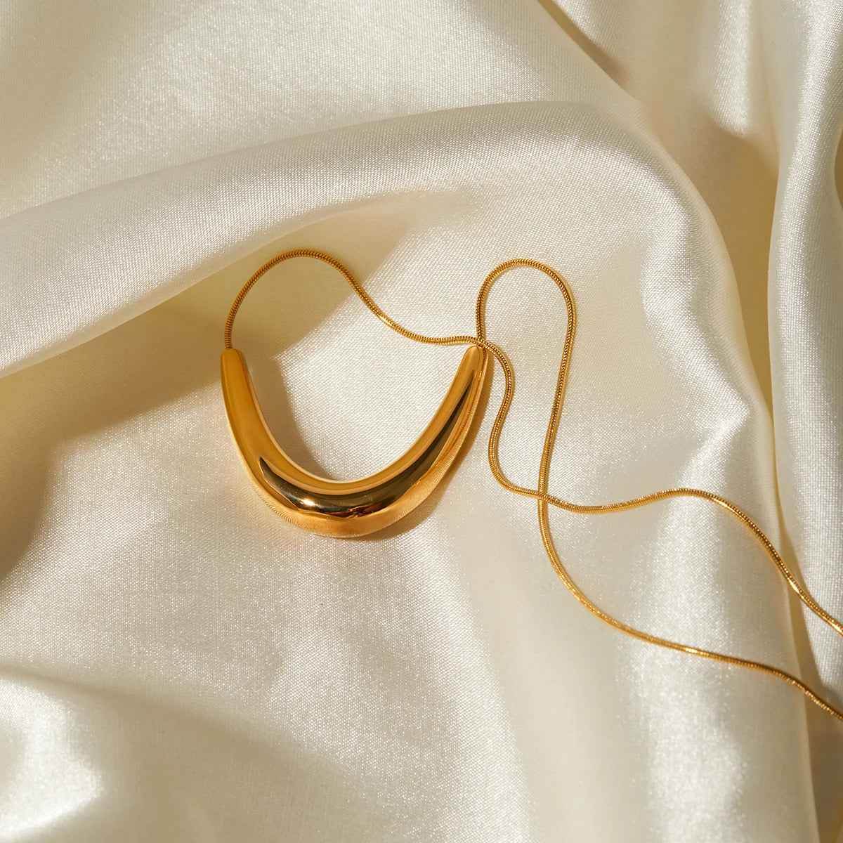 Ursa Necklace - RIYOVA Jewelry