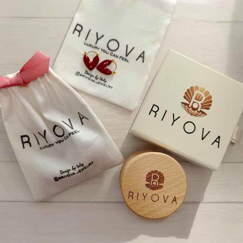 Riyova branded packaging for Punjabi Sikh gold cufflinks, including gift box, pouch, and wooden lid for premium presentation.