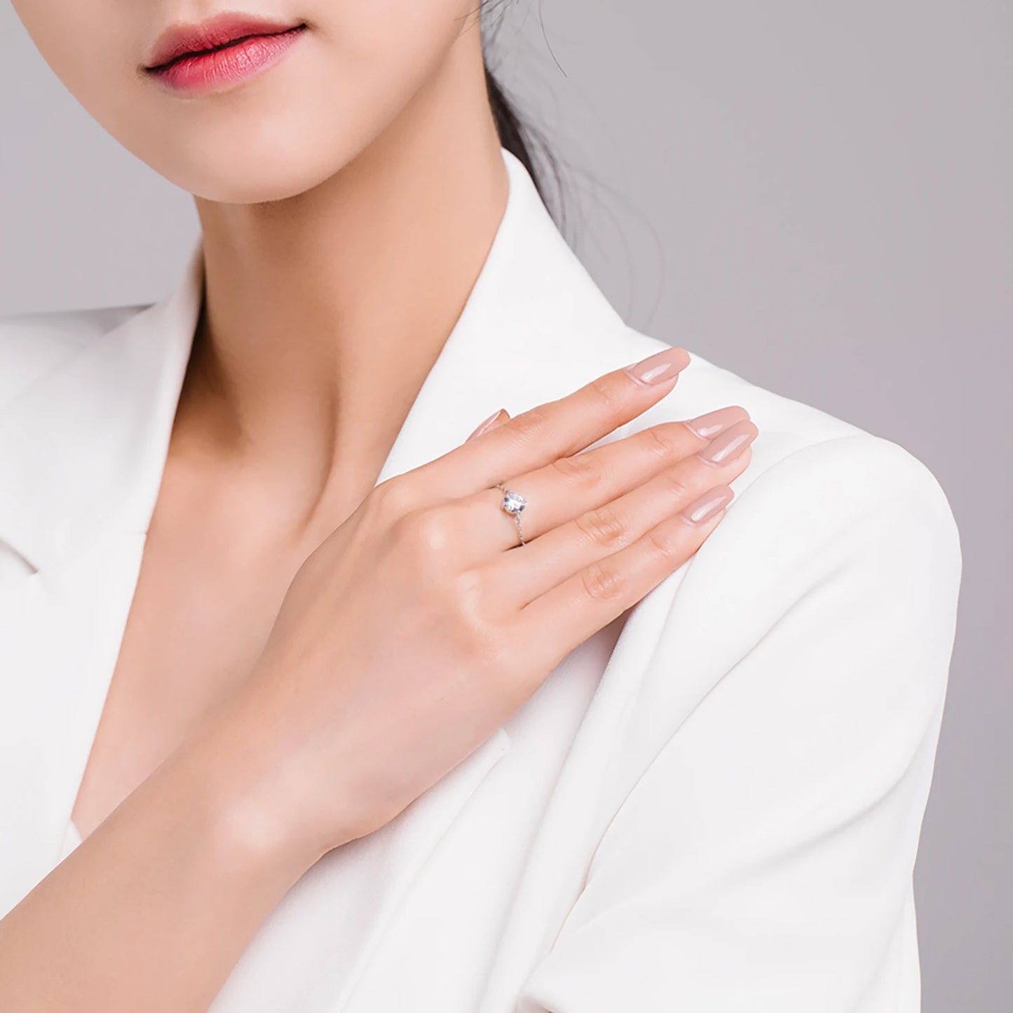 Woman wearing The Original Self-Love Chain Ring made of 925 sterling silver with a round-cut zircon.