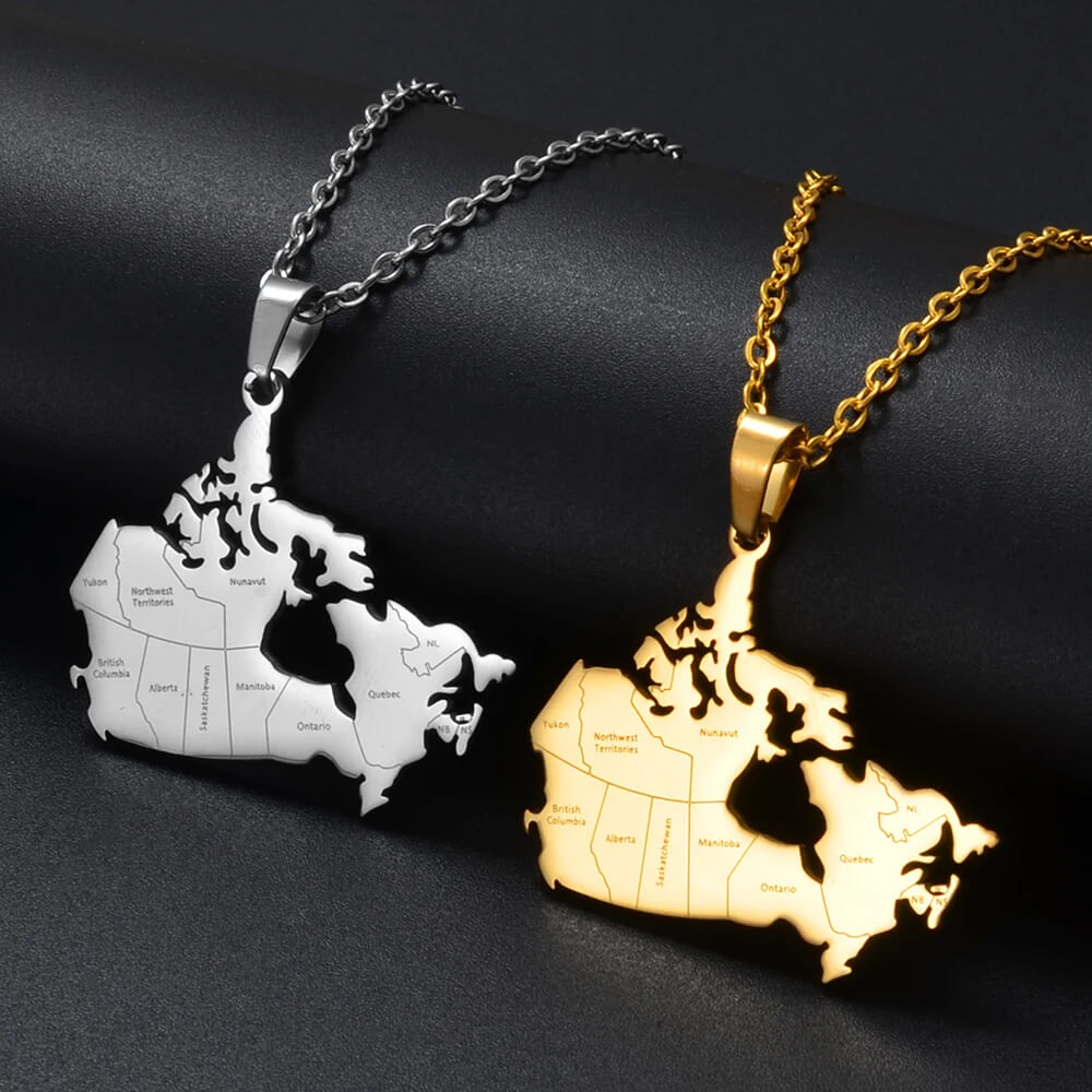 Collier avec pendentif fièrement canadien